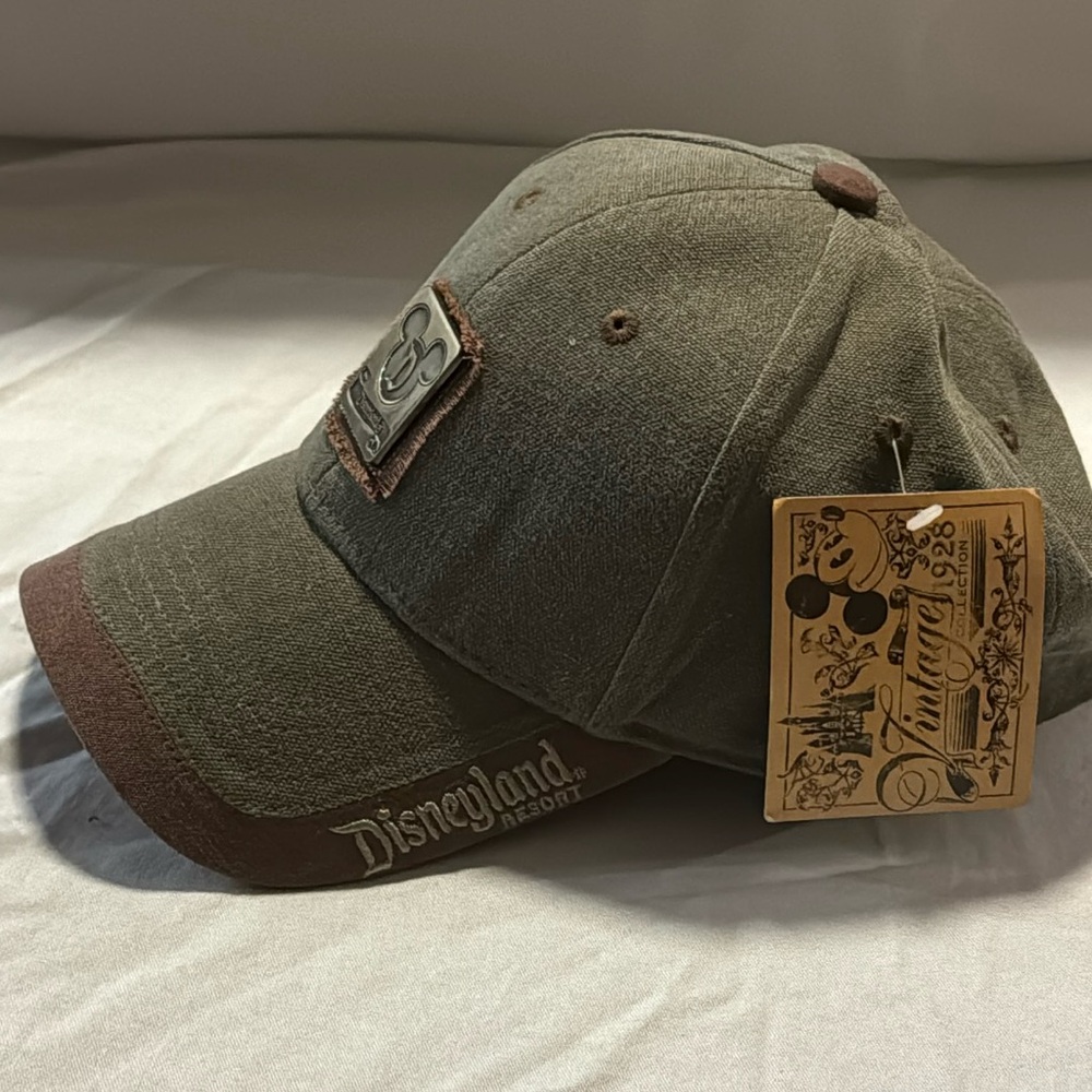 Disneyland, Size Adult, Green with Disney emblem, NWT, ( New with Tags ).